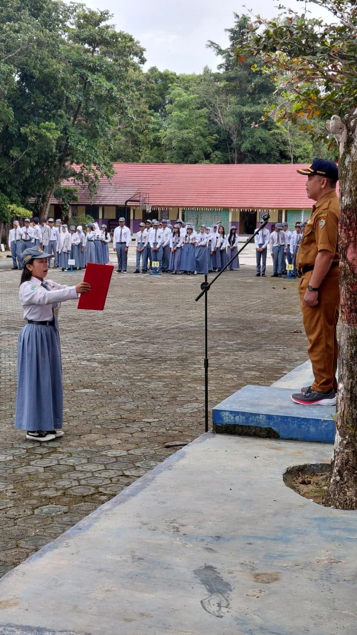 Upacara Bendera Hari Senin